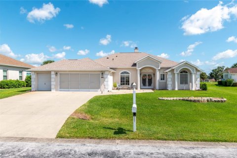 House in Ocala, Florida 2 bedrooms, 166.85 sq.m. № 1905815 - photo 1