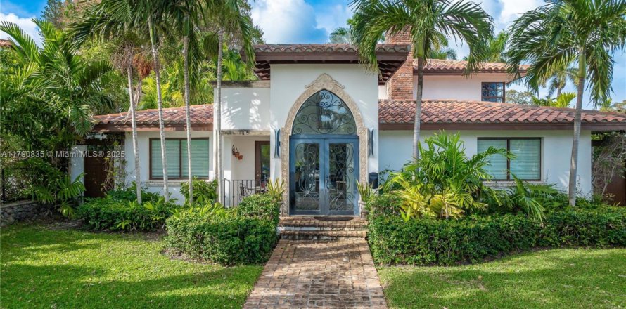 House in Miami, Florida 5 bedrooms, 299.61 sq.m. № 1748681