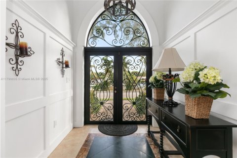 House in Miami, Florida 5 bedrooms, 299.61 sq.m. № 1748681 - photo 3