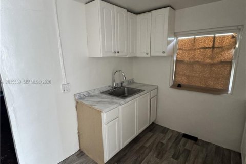Villa ou maison à vendre à Hialeah, Floride: 2 chambres, 66.89 m2 № 2083902 - photo 3