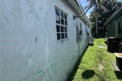 Villa ou maison à vendre à Hialeah, Floride: 2 chambres, 66.89 m2 № 2083902 - photo 9