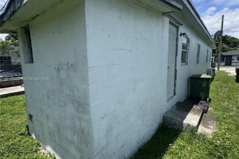 Villa ou maison à vendre à Hialeah, Floride: 2 chambres, 66.89 m2 № 2083902 - photo 10