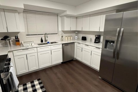 Villa ou maison à louer à Fort Lauderdale, Floride: 3 chambres, 244.24 m2 № 1997215 - photo 24