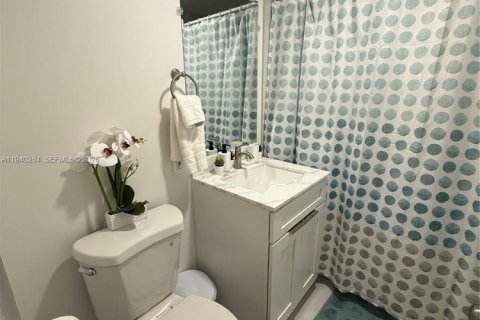 Villa ou maison à louer à Fort Lauderdale, Floride: 3 chambres, 244.24 m2 № 1997215 - photo 15