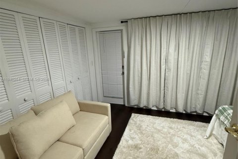 Villa ou maison à louer à Fort Lauderdale, Floride: 3 chambres, 244.24 m2 № 1997215 - photo 12