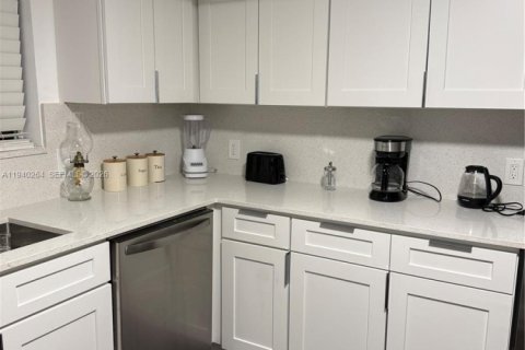 Villa ou maison à louer à Fort Lauderdale, Floride: 3 chambres, 244.24 m2 № 1997215 - photo 28