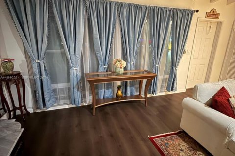 Villa ou maison à louer à Fort Lauderdale, Floride: 3 chambres, 244.24 m2 № 1997215 - photo 6