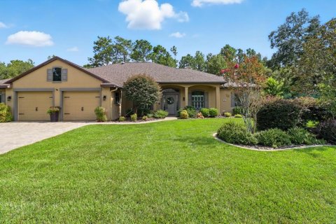 House in Homosassa, Florida 4 bedrooms, 259.1 sq.m. № 1906041 - photo 1