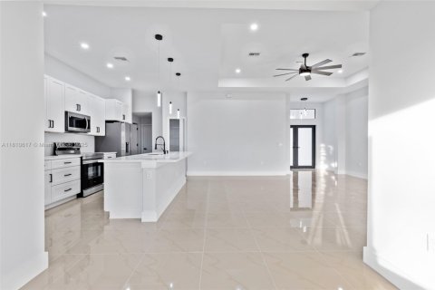 House in Lehigh Acres, Florida 4 bedrooms, 178.28 sq.m. № 1752836 - photo 9