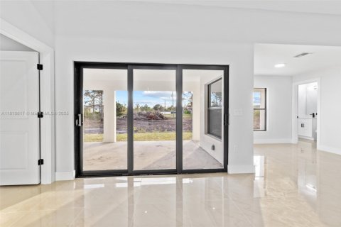 House in Lehigh Acres, Florida 4 bedrooms, 178.28 sq.m. № 1752836 - photo 8