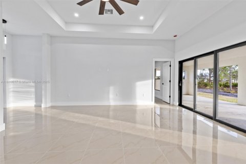 House in Lehigh Acres, Florida 4 bedrooms, 178.28 sq.m. № 1752836 - photo 6