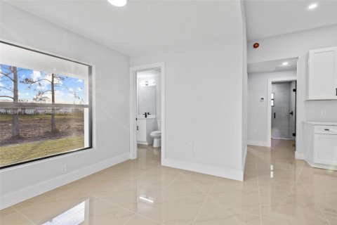 House in Lehigh Acres, Florida 4 bedrooms, 178.28 sq.m. № 1752836 - photo 13