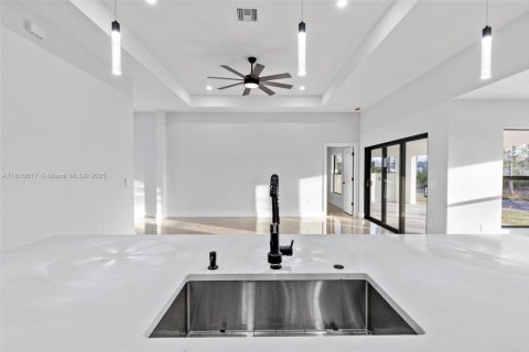 House in Lehigh Acres, Florida 4 bedrooms, 178.28 sq.m. № 1752836 - photo 15