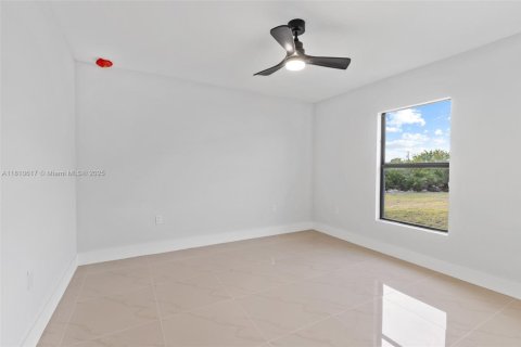 House in Lehigh Acres, Florida 4 bedrooms, 178.28 sq.m. № 1752836 - photo 30