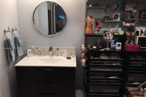 Touwnhouse à vendre à Miami, Floride: 3 chambres, 119.84 m2 № 1995752 - photo 19