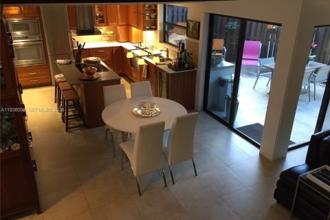 Touwnhouse à vendre à Miami, Floride: 3 chambres, 119.84 m2 № 1995752 - photo 23