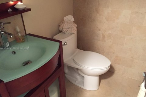 Touwnhouse à vendre à Miami, Floride: 3 chambres, 119.84 m2 № 1995752 - photo 8