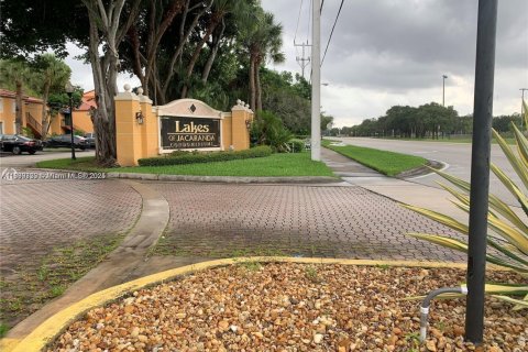 Copropriété à louer à Plantation, Floride: 2 chambres, 89.65 m2 № 1806029 - photo 1