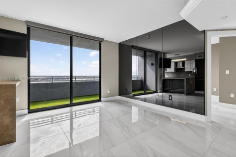Купить кондоминиум в Майами-Бич, Флорида 2 спальни, 104.7м2, № 2009994 - фото 3