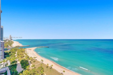 Condominio en venta en Bal Harbour, Florida, 3 dormitorios, 241.55 m2 № 2033323 - foto 16