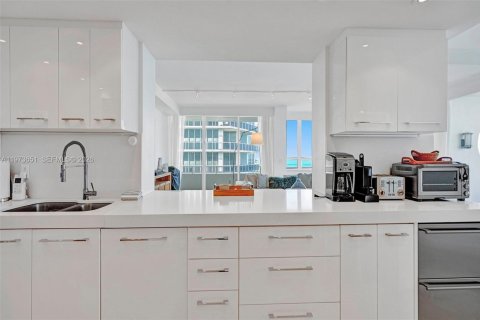 Condominio en venta en Bal Harbour, Florida, 3 dormitorios, 241.55 m2 № 2033323 - foto 21