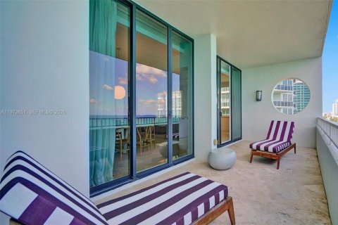 Condominio en venta en Bal Harbour, Florida, 3 dormitorios, 241.55 m2 № 2033323 - foto 11