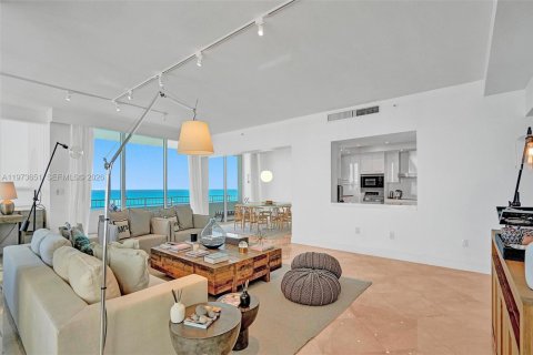 Condominio en venta en Bal Harbour, Florida, 3 dormitorios, 241.55 m2 № 2033323 - foto 2
