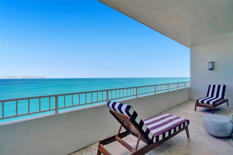 Condominio en venta en Bal Harbour, Florida, 3 dormitorios, 241.55 m2 № 2033323 - foto 12