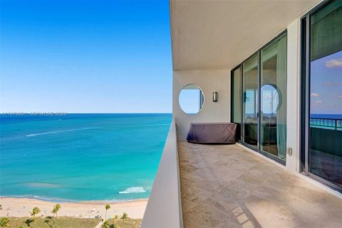 Condominio en venta en Bal Harbour, Florida, 3 dormitorios, 241.55 m2 № 2033323 - foto 28