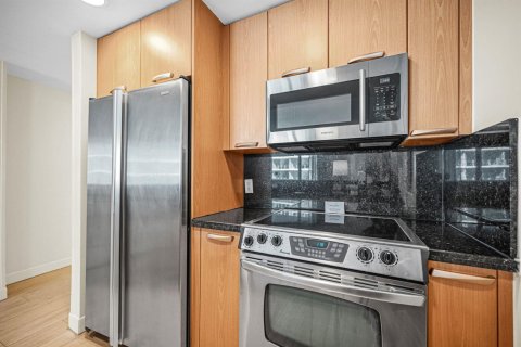 Condo in Fort Lauderdale, Florida, 1 bedroom  № 2422617 - photo 14