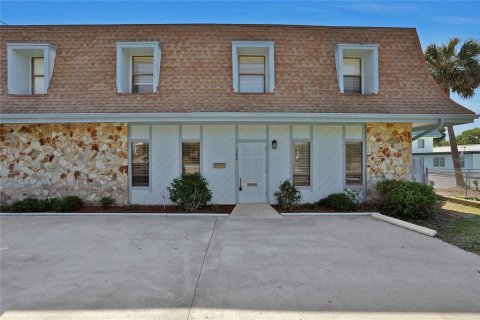 Commercial property in Daytona Beach, Florida 303.23 sq.m. № 1554047 - photo 1