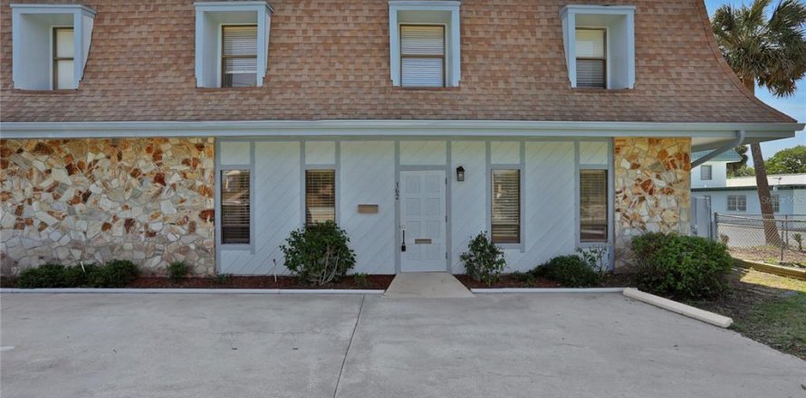 Commercial property in Daytona Beach, Florida 303.23 sq.m. № 1554047
