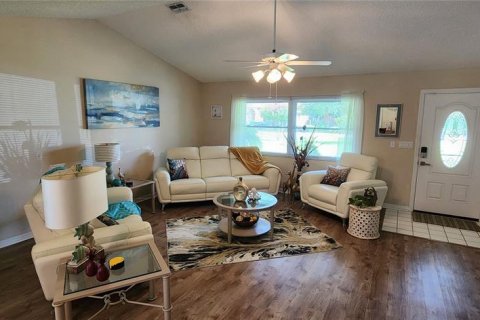 House in Ocala, Florida 2 bedrooms, 159.23 sq.m. № 1613001 - photo 2