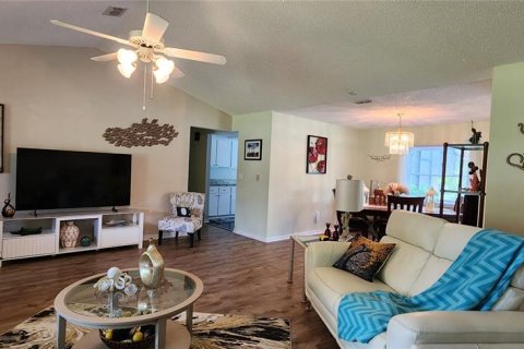 House in Ocala, Florida 2 bedrooms, 159.23 sq.m. № 1613001 - photo 3