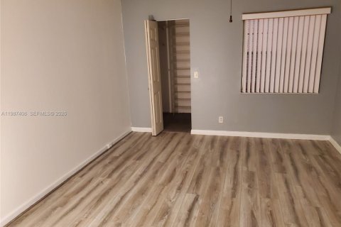 Copropriété à vendre à Pembroke Pines, Floride: 2 chambres, 96.99 m2 № 2049037 - photo 18