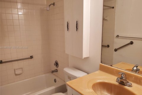Copropriété à vendre à Pembroke Pines, Floride: 2 chambres, 96.99 m2 № 2049037 - photo 22