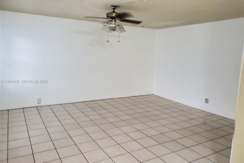 Copropriété à vendre à Pembroke Pines, Floride: 2 chambres, 96.99 m2 № 2049037 - photo 17