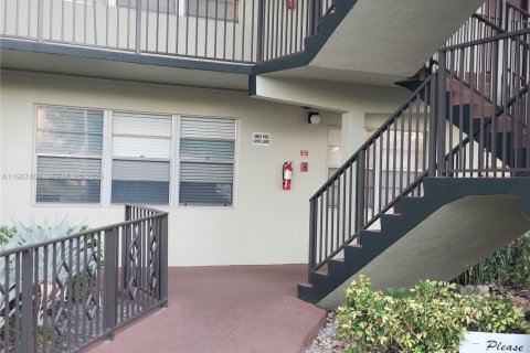 Copropriété à vendre à Pembroke Pines, Floride: 2 chambres, 96.99 m2 № 2049037 - photo 12