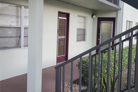 Copropriété à vendre à Pembroke Pines, Floride: 2 chambres, 96.99 m2 № 2049037 - photo 13