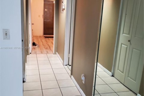 Copropriété à vendre à Pembroke Pines, Floride: 2 chambres, 96.99 m2 № 2049037 - photo 16