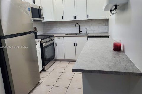 Copropriété à vendre à Pembroke Pines, Floride: 2 chambres, 96.99 m2 № 2049037 - photo 14