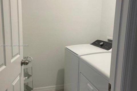 House in Winter Haven, Florida 3 bedrooms № 2152848 - photo 8