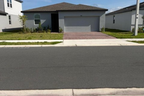 House in Winter Haven, Florida 3 bedrooms № 2152848 - photo 2