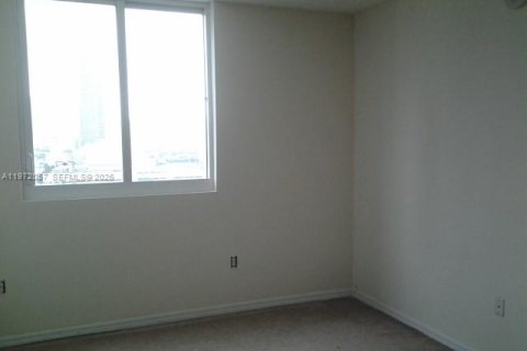 Condo in Miami, Florida, 1 bedroom  № 2042284 - photo 11