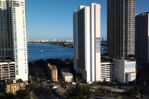 Condo in Miami, Florida, 1 bedroom  № 2042284 - photo 2