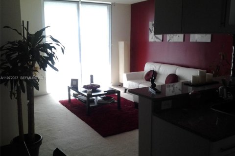 Condo in Miami, Florida, 1 bedroom  № 2042284 - photo 3