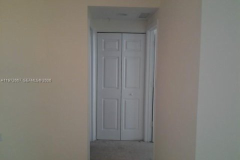 Condo in Miami, Florida, 1 bedroom  № 2042284 - photo 10