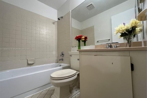 Condominio en alquiler en Sunrise, Florida, 3 dormitorios, 119.01 m2 № 1825683 - foto 10