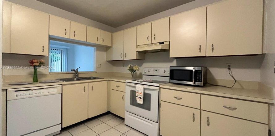 Condominio en Sunrise, Florida, 3 dormitorios  № 1825683