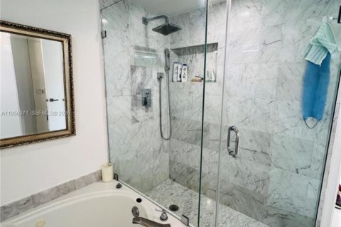 Купить кондоминиум в Авентура, Флорида 2 спальни, 132.85м2, № 2023391 - фото 17
